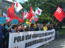 A CIG-Ensino entrega máis de 3.886 sinaturas de profesorado en demanda do uso gratuíto dos materiais audiovisuais no ensino